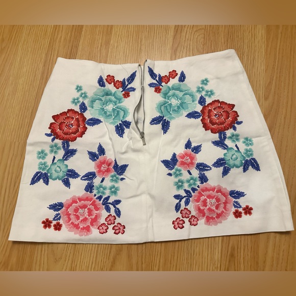 Zara mini skirt - Picture 2 of 4